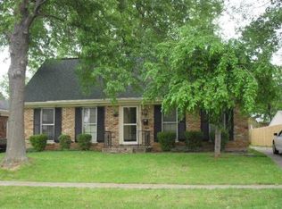 4103 Woodgate Ln, Louisville, KY 40220