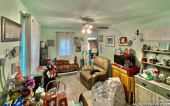 4th image of 2811 W Woodlawn Ave