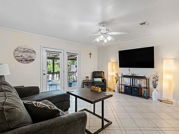 2nd image of 106 Myrtle Ln