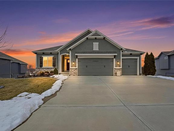 4th image of 109 SE Riley St