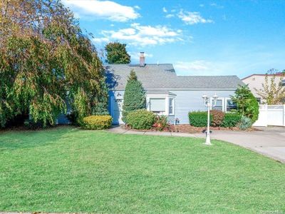 18 Carnation Road, Levittown, NY, 11756