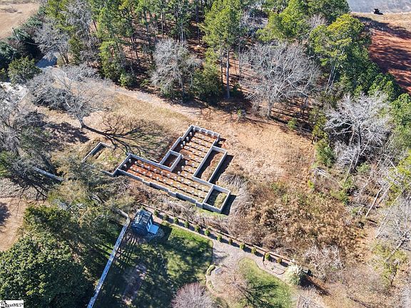 3rd image of 520 Blacks Dr