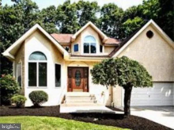 29 Lexington Ct, Mount Laurel, NJ 08054