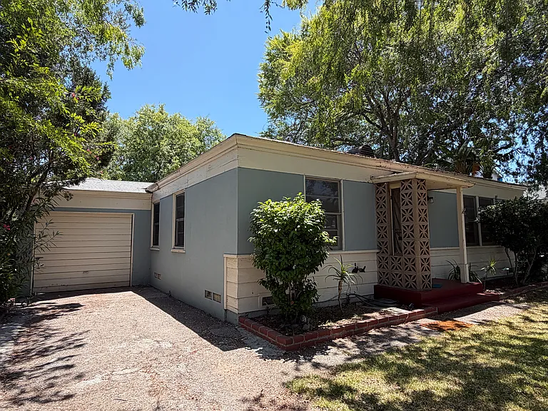 2404 Cooley Pl — Photo 10