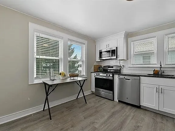 65-67 Lawn Ave #2 — Photo 4