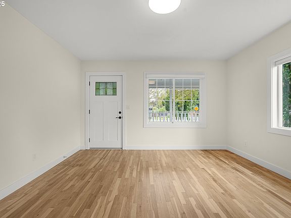 4th image of 2813 E 33rd St