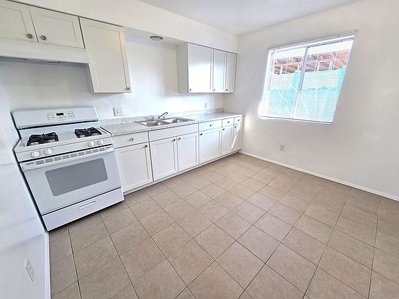 3rd image of 1197 W Putnam Ave APT C