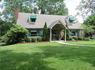 1069 Washington Rd, Mt Lebanon, PA 15228