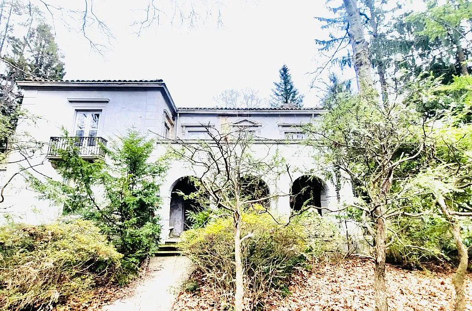 1st image of 4680 Iselin Ave