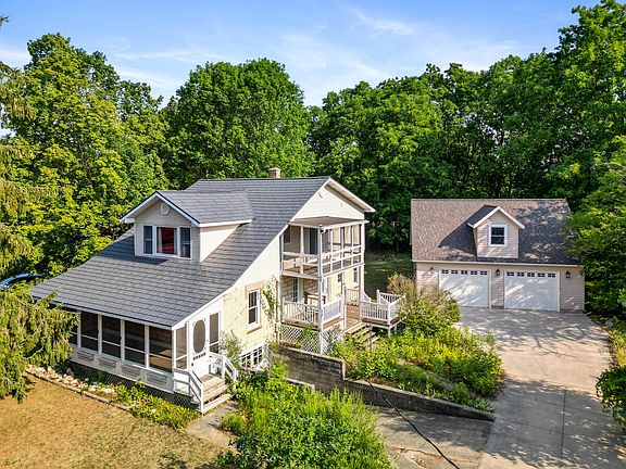 2nd image of 355 Quarterline St