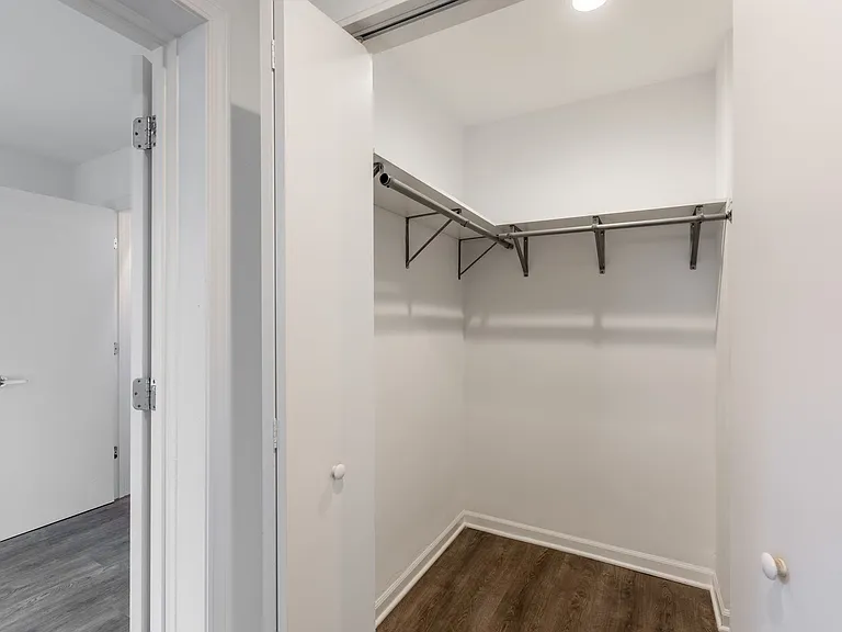 940 W Winona St #405 — Photo 11