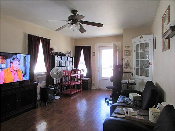 5th image of 806 N Goodrich St