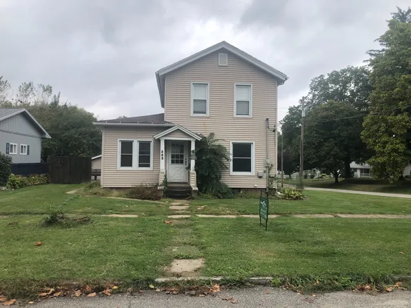 302 S 10th St, Monmouth, IL 61462