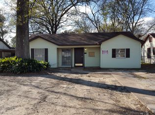 3875 East Lynnwood, Beaumont, TX 77703