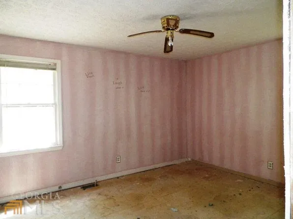 236 Crest Dr, Cochran, GA 31014