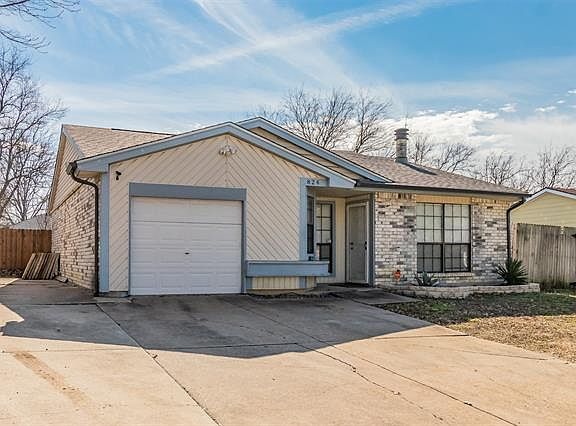 3rd image of 824 Edgemont Dr