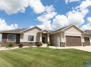 2702 S Burns Knoll Cir, Sioux Falls, SD 57110