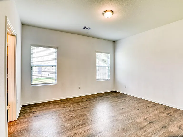 407 Magnolia St — Photo 22