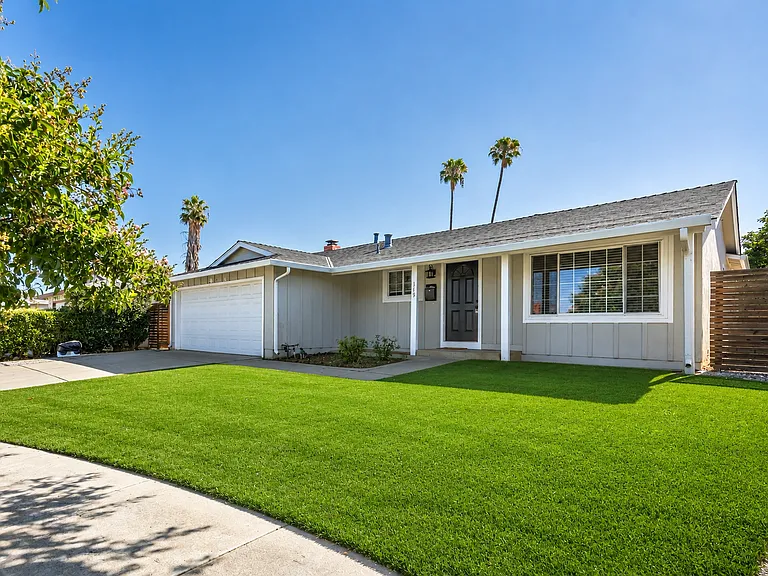 2869 Fairfax Ct — Photo 2
