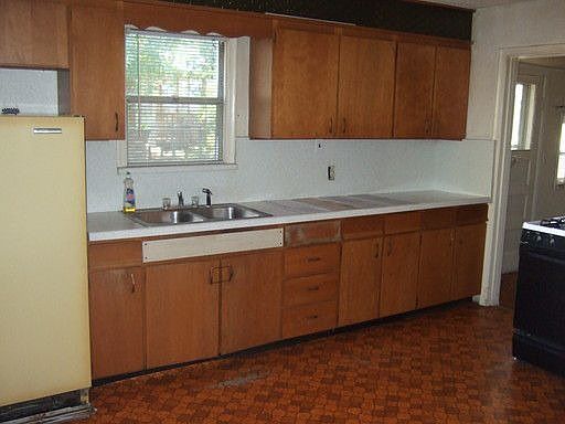 4th image of 1112 S Navajo St