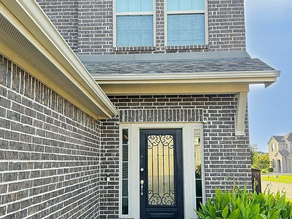 2nd image of 1592 Sugarberry Dr