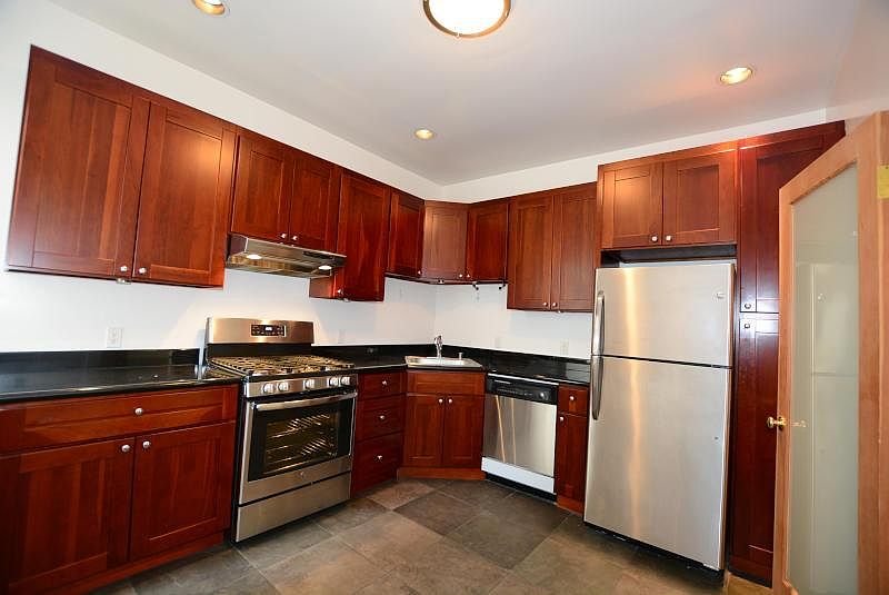 1st image of 1201 Green St APT 3