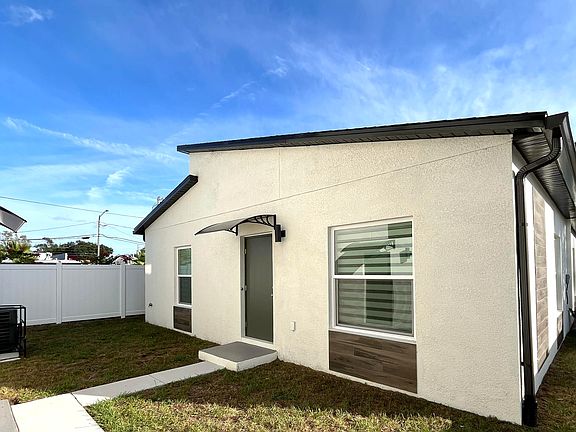 5th image of 925 13th Ave S #925