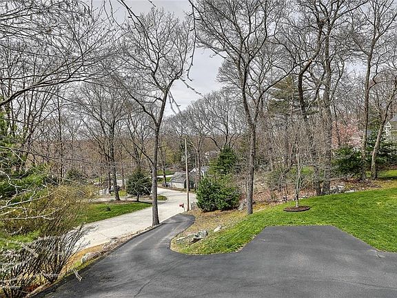 4th image of 4 Glen Ellen Dr