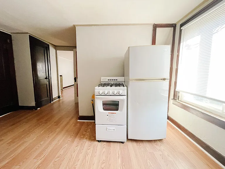 1925 E 5th St #5 — Photo 7