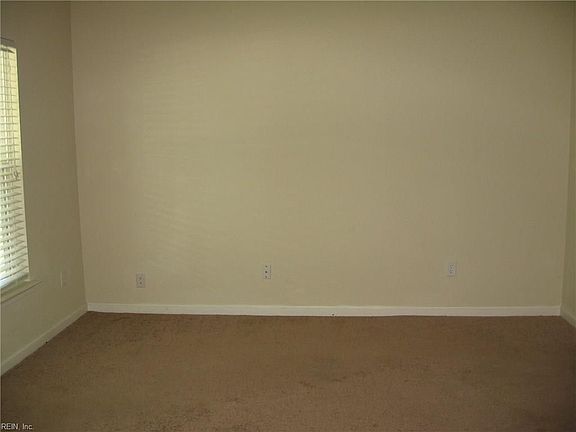 3rd image of 244 Wellington Cir