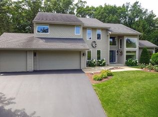 1601 Summit Oaks Ct, Burnsville, MN 55337