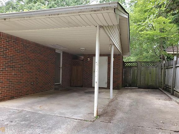 3rd image of 5963 Spruce Ave
