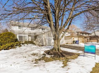 1143 Greensfield Dr, Naperville, IL 60563