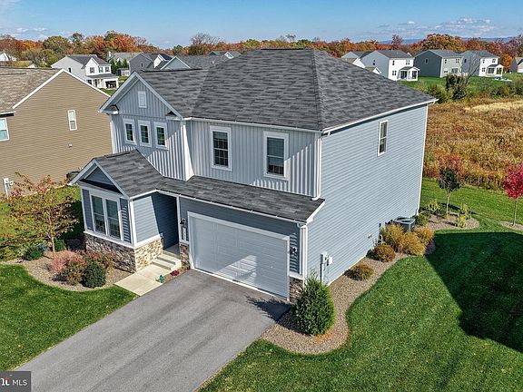 2nd image of 1555 Finch Dr