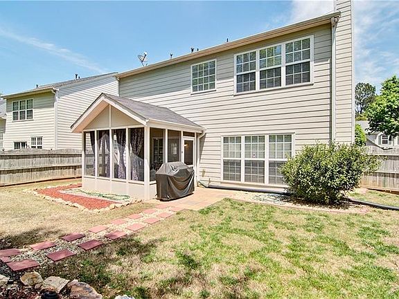 3rd image of 121 Wallnut Hall Cir