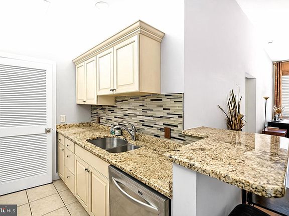 2nd image of 1600 Arch St APT 1610