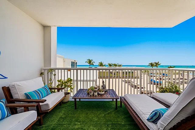 5401 Collins Ave #102