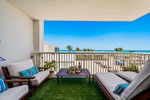 5401 Collins Ave Photo 1