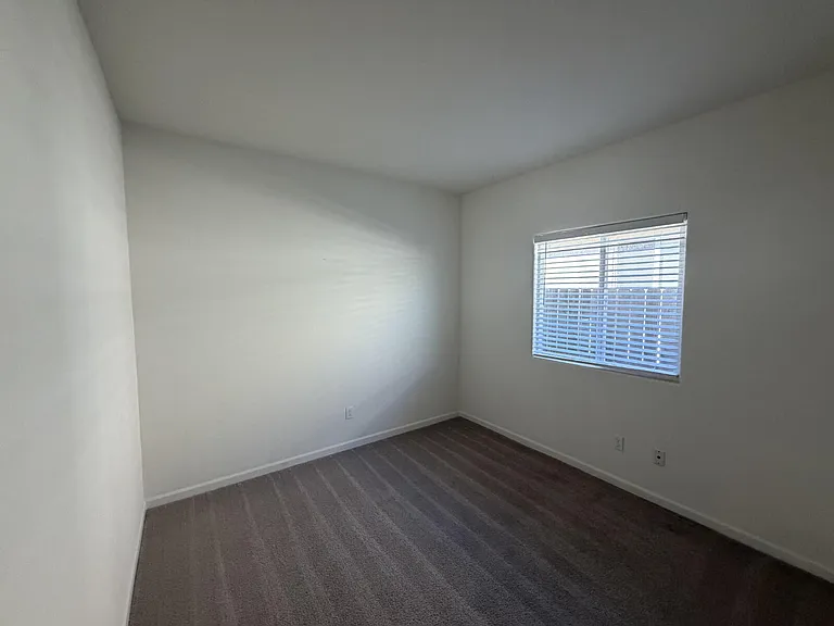 559 Tolman Way — Photo 3
