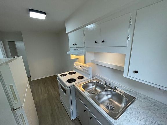 3rd image of 409 Lily St #19