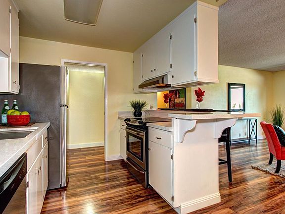 5th image of 1458 Hudson St APT 303