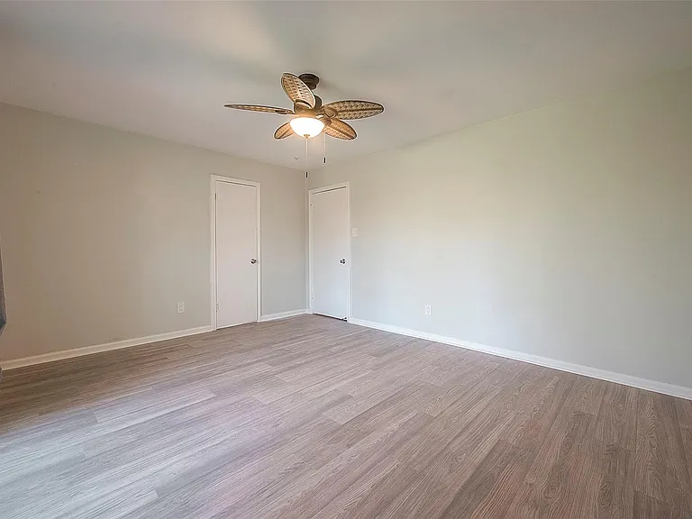 7810 Locke Ln — Photo 22