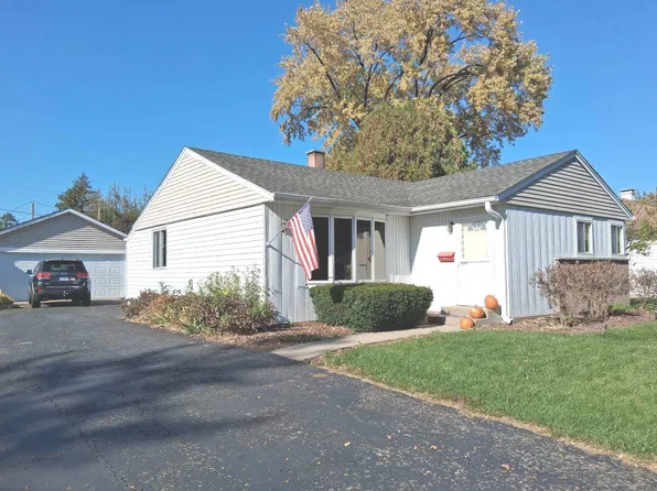 2311 Bluebird Ln, Rolling Meadows, IL 60008