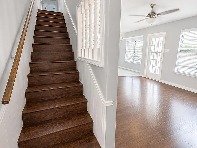 305 Starbright Dr — Photo 4