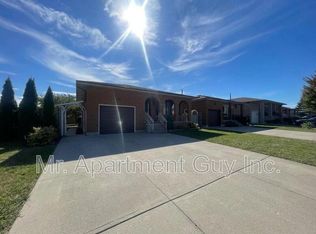 42 Gatineau Dr, Hamilton, ON L8T 2W5