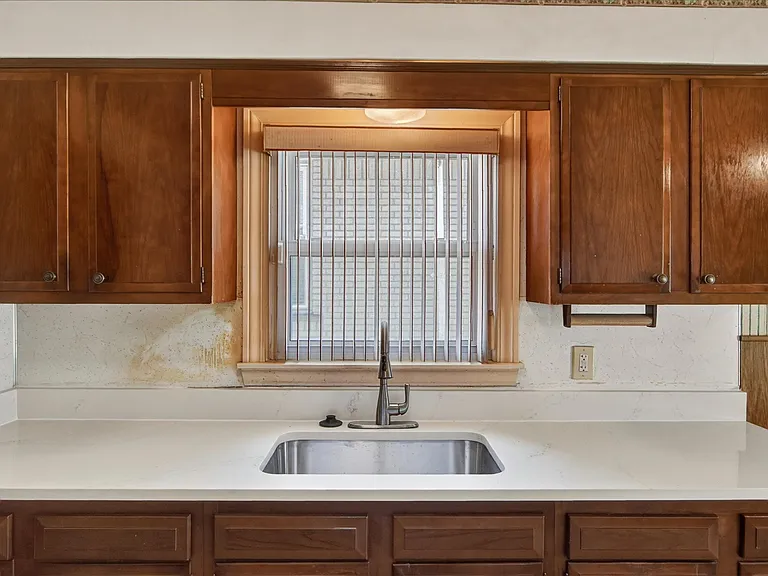 7420 Drexel St — Photo 16