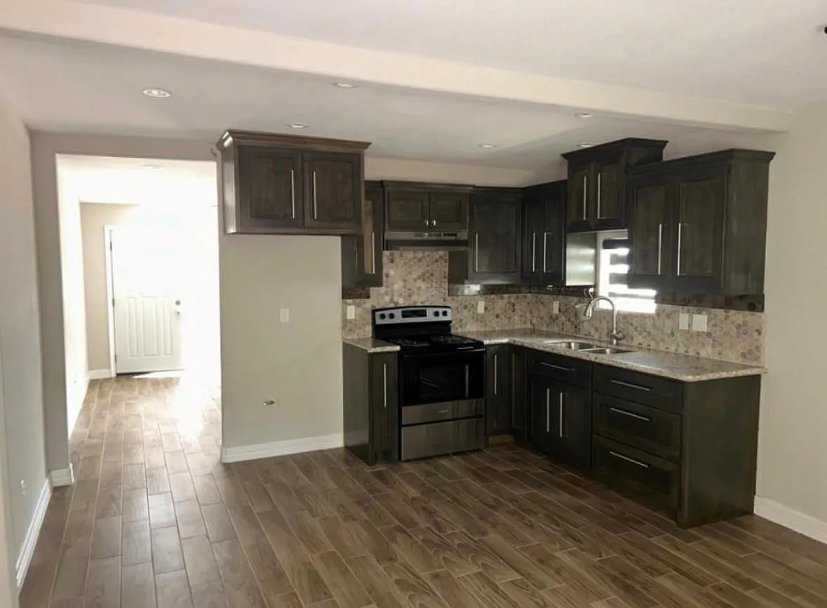 2 bed, 1.0 bath, 882 sqft, $1,350 — Photo 4