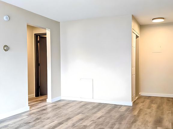 4th image of 1067 Van Dyke St #107