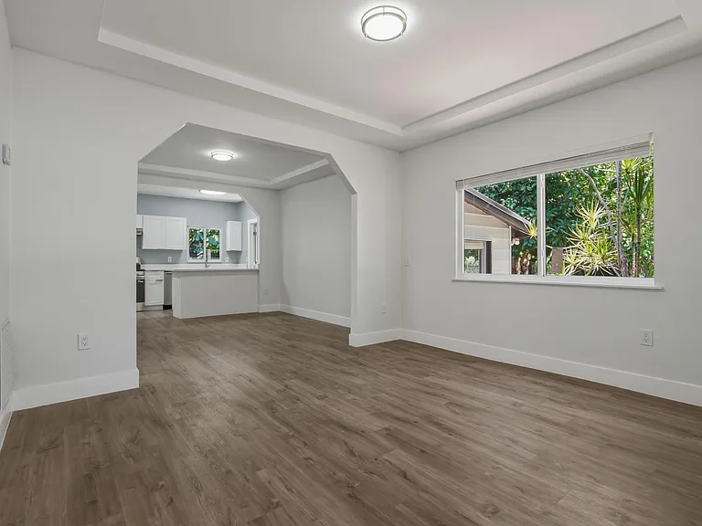 12980 NE 10th Ave — Photo 6