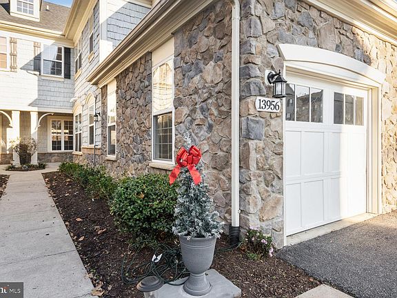 3rd image of 13956 Greendale Dr